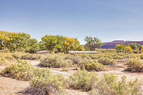 Stunning Views: Quiet Bluff Home Near Hiking!