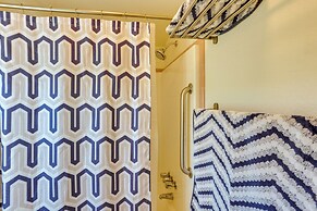 Stunning Views: Quiet Bluff Home Near Hiking!