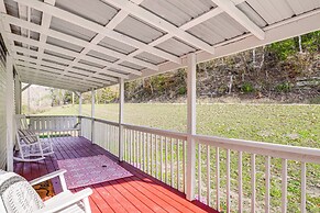 Near ATV & Hiking Trails: Home w/ Deck in Oneida!