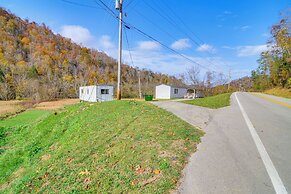 Near ATV & Hiking Trails: Home w/ Deck in Oneida!