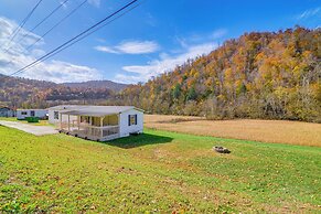 Near ATV & Hiking Trails: Home w/ Deck in Oneida!