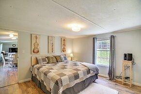 Near ATV & Hiking Trails: Home w/ Deck in Oneida!