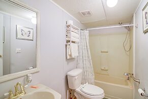 Near ATV & Hiking Trails: Home w/ Deck in Oneida!