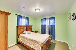 12 Mi to Dtwn: Pittsburgh Home w/ In-unit Laundry!