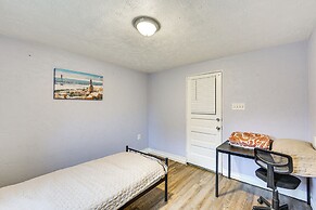 12 Mi to Dtwn: Pittsburgh Home w/ In-unit Laundry!