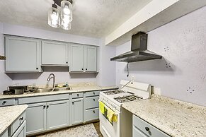 12 Mi to Dtwn: Pittsburgh Home w/ In-unit Laundry!