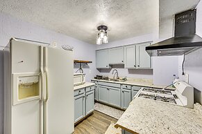 12 Mi to Dtwn: Pittsburgh Home w/ In-unit Laundry!