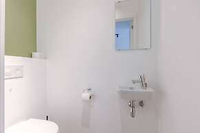 Cozy Beach Apartment in Middelkerke for 5 Guests Bright Living Space W