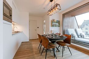 Cozy Beach Apartment in Middelkerke for 5 Guests Bright Living Space W