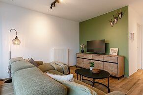 Cozy Beach Apartment in Middelkerke for 5 Guests Bright Living Space W