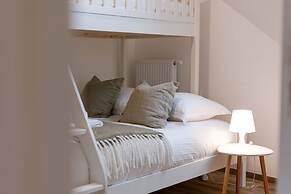 Cozy Beach Apartment in Middelkerke for 5 Guests Bright Living Space W