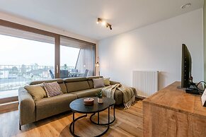 Cozy Beach Apartment in Middelkerke for 5 Guests Bright Living Space W