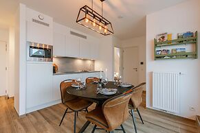 Cozy Beach Apartment in Middelkerke for 5 Guests Bright Living Space W