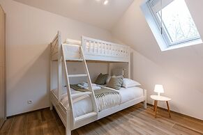 Cozy Beach Apartment in Middelkerke for 5 Guests Bright Living Space W