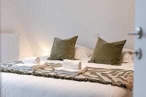 Cozy Beach Apartment in Middelkerke for 5 Guests Bright Living Space W