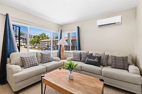 Cozy 2BR Home With Bright Interior Relaxing Patio