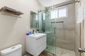 Cozy 2BR Home With Bright Interior Relaxing Patio