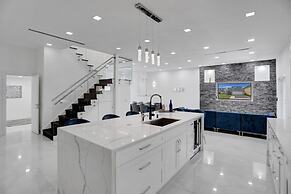 4 Br Designer Home Next To Shul And Community Pool 4 Bedroom Villa