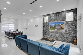 4 Br Designer Home Next To Shul And Community Pool 4 Bedroom Villa