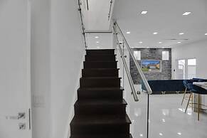 4 Br Designer Home Next To Shul And Community Pool 4 Bedroom Villa