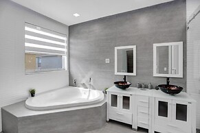 4 Br Designer Home Next To Shul And Community Pool 4 Bedroom Villa