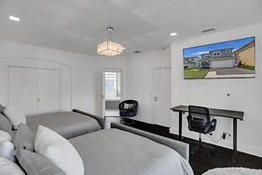 4 Br Designer Home Next To Shul And Community Pool 4 Bedroom Villa