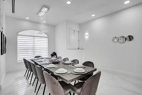 4 Br Designer Home Next To Shul And Community Pool 4 Bedroom Villa