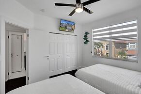 4 Br Designer Home Next To Shul And Community Pool 4 Bedroom Villa