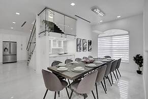 4 Br Designer Home Next To Shul And Community Pool 4 Bedroom Villa