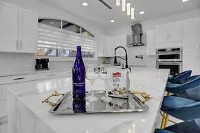 4 Br Designer Home Next To Shul And Community Pool 4 Bedroom Villa