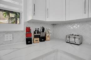 4 Br Designer Home Next To Shul And Community Pool 4 Bedroom Villa