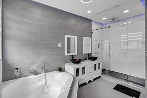 4 Br Designer Home Next To Shul And Community Pool 4 Bedroom Villa