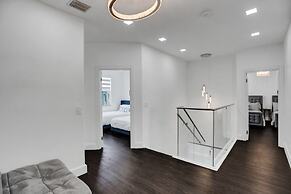 4 Br Designer Home Next To Shul And Community Pool 4 Bedroom Villa