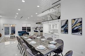 4 Br Designer Home Next To Shul And Community Pool 4 Bedroom Villa