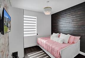 4 Br Designer Home Next To Shul And Community Pool 4 Bedroom Villa