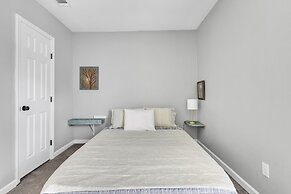 Serene Oasis In Daphne: Cozy Home With Giant Oaks 4 Bedroom Home