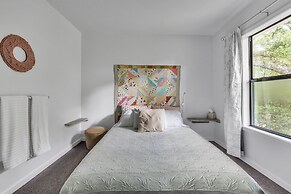 Serene Oasis In Daphne: Cozy Home With Giant Oaks 4 Bedroom Home