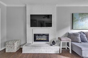 Serene Oasis In Daphne: Cozy Home With Giant Oaks 4 Bedroom Home