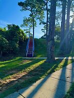 Serene Oasis In Daphne: Cozy Home With Giant Oaks 4 Bedroom Home