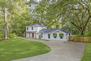 Serene Oasis In Daphne: Cozy Home With Giant Oaks 4 Bedroom Home