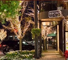 Serene Oasis In Daphne: Cozy Home With Giant Oaks 4 Bedroom Home