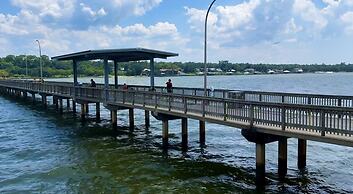 Serene Oasis In Daphne: Cozy Home With Giant Oaks 4 Bedroom Home