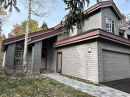 Snowcreek Iv #545 3 Bedroom Condo