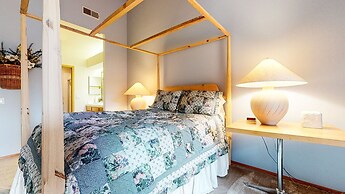 Snowcreek Iv #545 3 Bedroom Condo