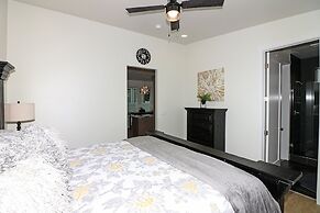 Tranquil Modern Haven 2 Bedroom Home