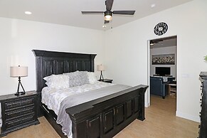 Tranquil Modern Haven 2 Bedroom Home