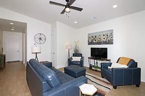 Tranquil Modern Haven 2 Bedroom Home