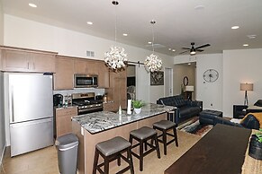 Tranquil Modern Haven 2 Bedroom Home