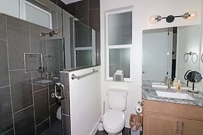 Tranquil Modern Haven 2 Bedroom Home