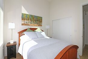 Tranquil Modern Haven 2 Bedroom Home